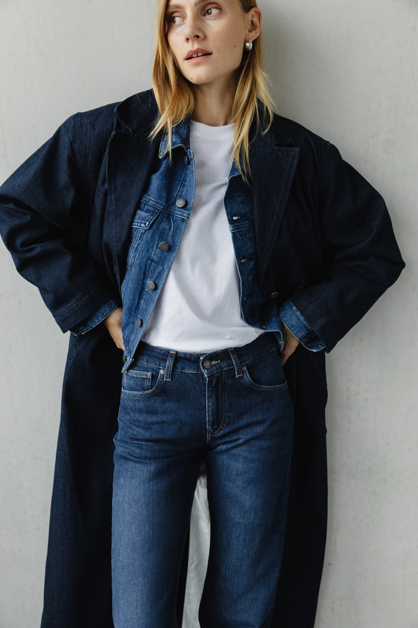 MUDJeans. FW25 . Carry. Faded Vintage + Elin trench